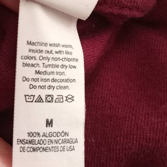 MY HERO ACADEMIA T-SHIRT SZ.M BURGUNDY EUC - Picture 5 of 5